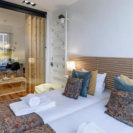 Fernandes Tomas 424 By Lovelystay