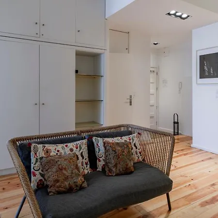 Fernandes Tomas 424 By Lovelystay *