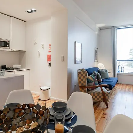 Fernandes Tomas 424 By Lovelystay *