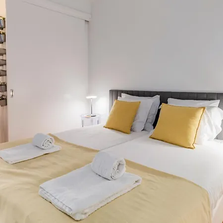 Fernandes Tomas 424 By Lovelystay *