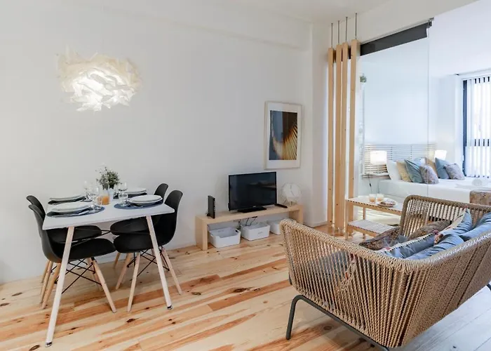 Fernandes Tomás 424 By Lovelystay *