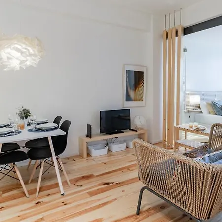 Fernandes Tomas 424 By Lovelystay *